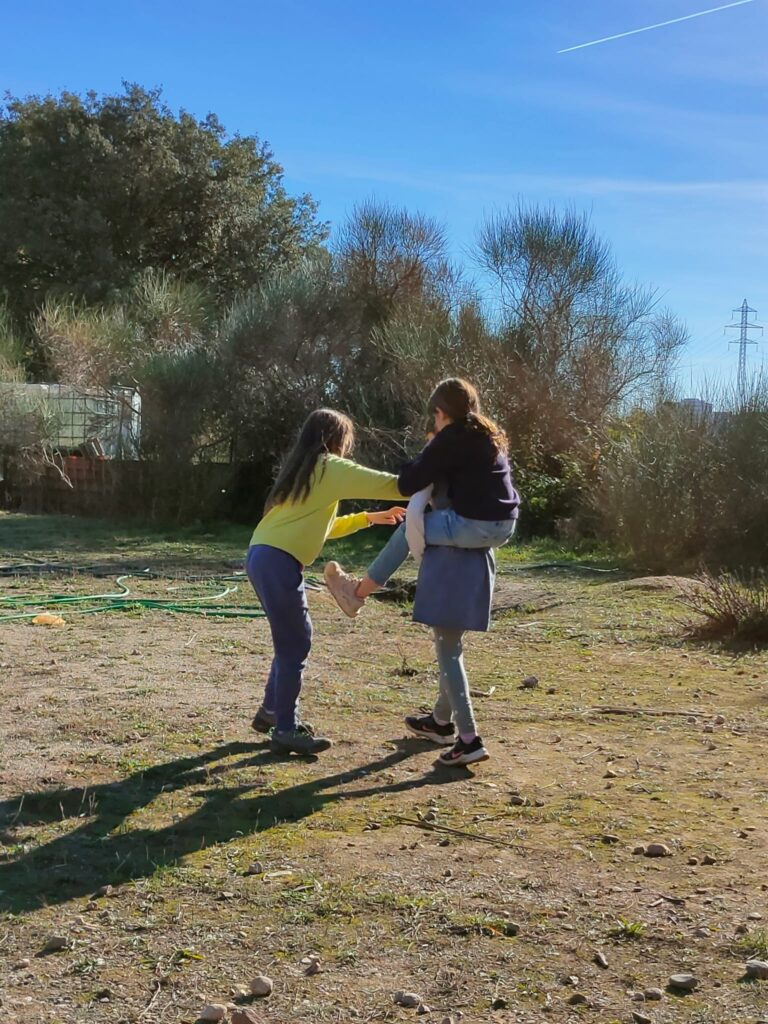 Les criatures són éssers autònoms i els acompanyem desde l'educació lliure 